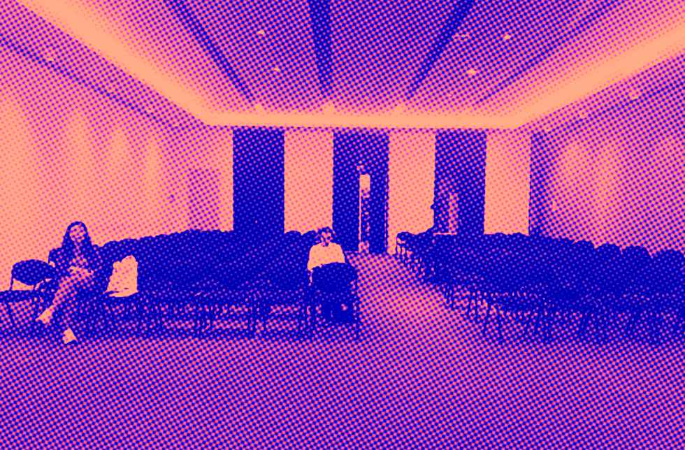 Sala vazia do worshop sobre análise crírica de evidências/Cesar Baima