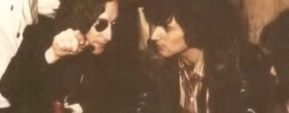 John Lennon e Uri Geller discutem discos voadores