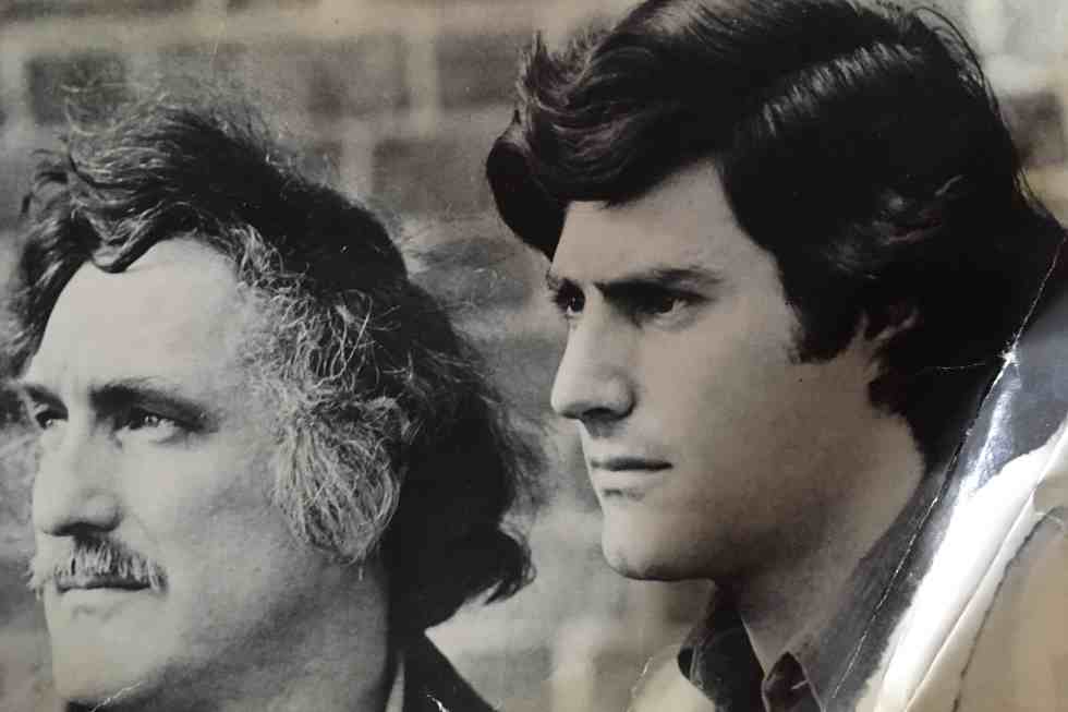 Andrija Puharich e Uri Geller, na contracapa do livro "Uri" (1974)