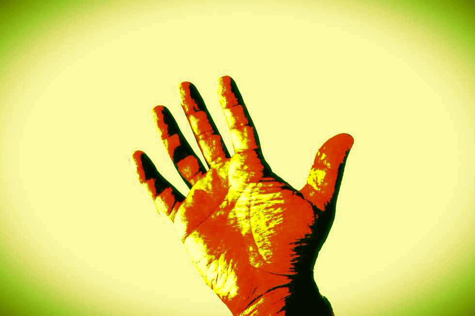 mão humana com "energia"